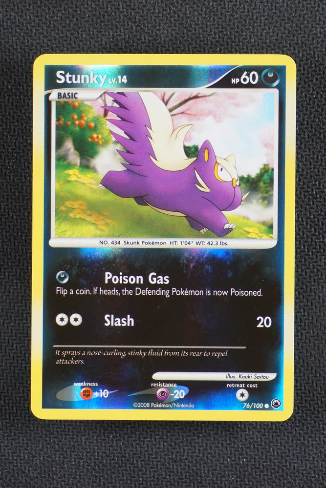 Stunky 76/100 - Majestic Dawn - Reverse Holo